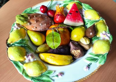 Piatto di frutta martorana in marzapane – specialità siciliana