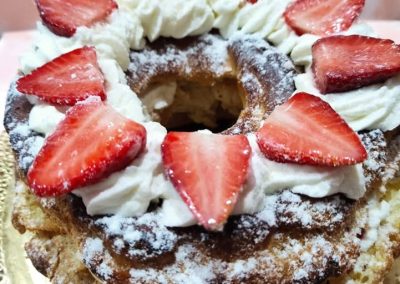 Dolce con panna e fragole fresche – pasticceria artigianale Messina